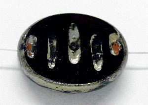 Glasperlen / Table Cut Beads
 geschliffen
 schwarz mit Travertin-Veredelung,
 nach alten Vorlagen aus den 1930/40 Jahren neu gefertigt