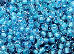 Rocailles von Preciosa Ornella Tschechien,
 kristall mit Farbeinzug blau