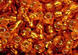 Rocailles von Preciosa Ornella Tschechien,
 orangegold mit Silbereinzug