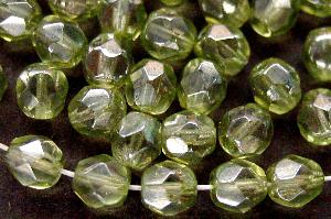 facettierte Glasperlen
 grün mit lüster,
 hergestellt in Gablonz / Tschechien