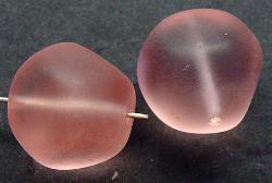 Glasperle Nugget 
 rosa mattiert (frostet),
 hergestellt in Gablonz / Tschechien