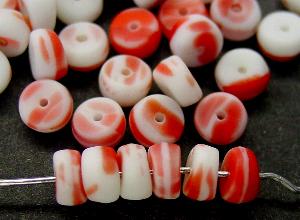 Glasperlen weiß rot (Kakamba Beads) in den 1920/30 Jahren in Gablonz/Böhmen, für den Afrikahandel hergestellt