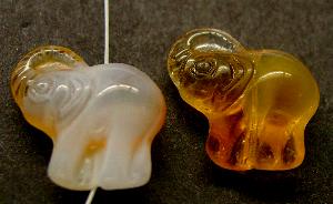 Glasperle Elefant
 honig weiß
 Vorder-und Rückseite geprägt