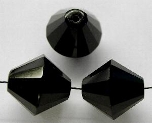 geschliffene Glasperlen
 schwarz opak,
 hergestellt in Gablonz / Tschechien
