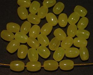 Glasperlen Oliven alabaster gelb
 in den 1940/50 Jahren in Gablonz/Böhmen hergestellt
