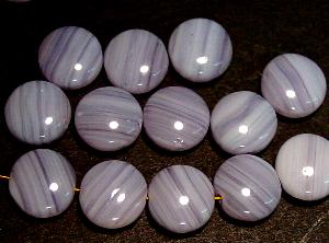 Glasperlen Linse
 violett weiß marmoriert,
 hergestellt in Gablonz / Tschechien
 