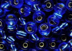 Rocailles von Preciosa Ornella Tschechien,
 Mix blau und aqua
 mit Silbereinzug