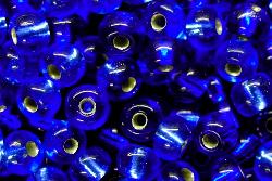 Rocailles von Preciosa Ornella Tschechien,
 blau mit Silbereinzug