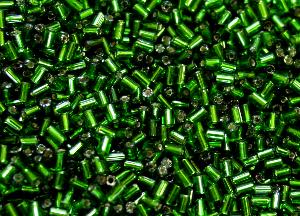 2-cut-Beads / grün
 mit Silbereinzug