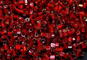 2-cut-Beads / sechseckig /rot Silbereinzug