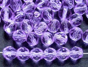 facettierte Glasperlen
 lila transparent,
 hergestellt in Gablonz / Tschechien
 
