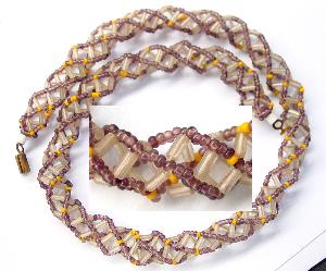 Perlenkette um 1940 in Gablonz/Böhmen hergestellt Die Kette besteht aus schönen antiken Rocaillesund Stiftperlen. Ein Leckerbissen für Sammler oder als Fundgrube für die Schmuckgestaltung.