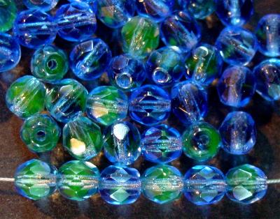 facettierte Glasperlen
 blau grün (Zweifarbenglas) uranium,
 hergestellt in Gablonz / Tschechien