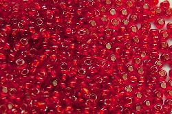 Rocailles von Preciosa Ornella Tschechien,
 rot mit Silbereinzug