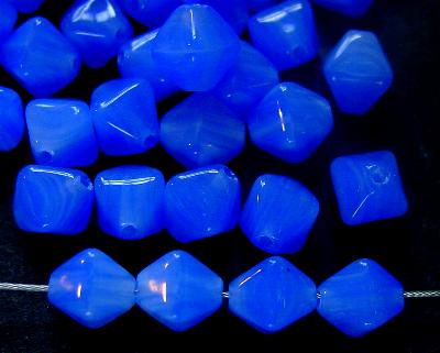 Glasperlen Doppelpyramide vierkantig blau marmoriert