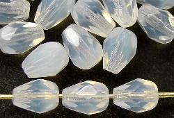 facettierte Glasperlen
 opal