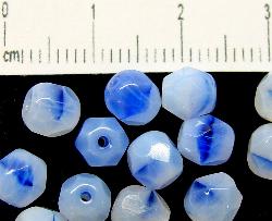 facettierte Glasperlen   moonlight blue opal,  hergestellt in Gablonz / Tschechien 