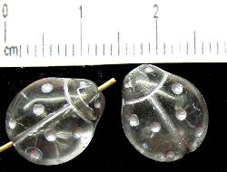 Glasperlen Käferchen,
 hellrauch Silberauflage
 Vorder-und Rückseite geprägt,
 hergestellt in Gablonz / Tschechien,