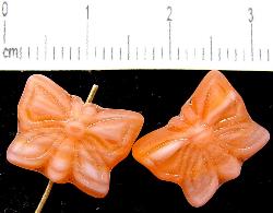 Glasperlen 
 Schmetterlinge hellorange meliert
 Vorder-und Rückseite geprägt
 