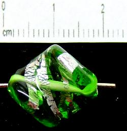 handgefertigte Lampenperle getwistet
 aus den Böhmischen Glashütten
 mit eingearbeiteter Silberfolie