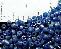 3-Cutbeads ca.1920 in Gablonz/Böhmen hergestellt,
 blau mit lüster