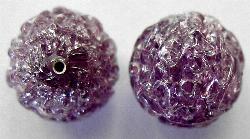 Lampenperle violett
 um 1930 in Gablonz/Böhmen hergestellt
 Glaskern mit wunderschön filigran gearbeiteten Glasfäden umwoben.
 