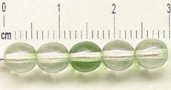 Glasperlen  
 kristall leicht grün bedampft
 