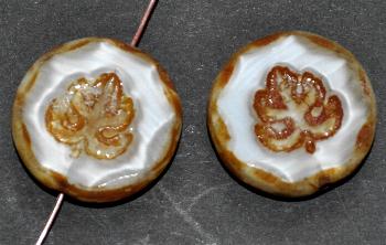 Glasperlen geschliffen/ Table Cut Beads
 Perlettglas silk, mit eingepägtem Blatt und picasso finish, hergestellt in Gablonz / Tschechien